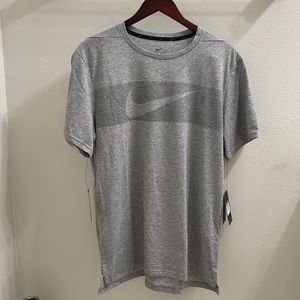 NWT Mens Nike T-Shirt Sz. Lg